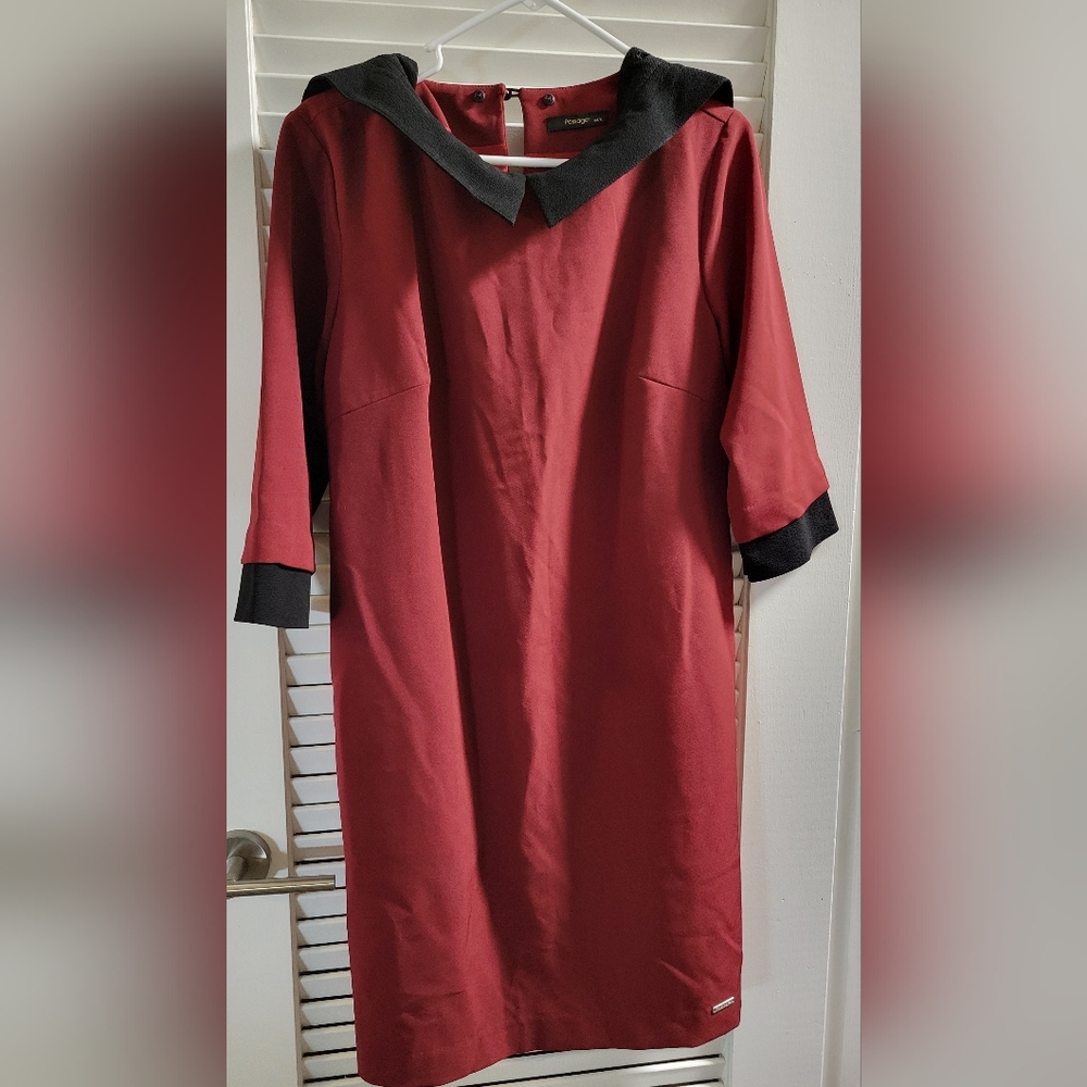 Classic Wine Midi Dress with Black Collar & Cuff Accents